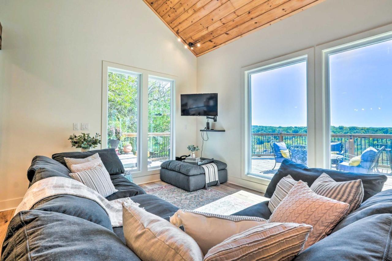 Colorful Golden Getaway With Panoramic Views! Villa Екстериор снимка