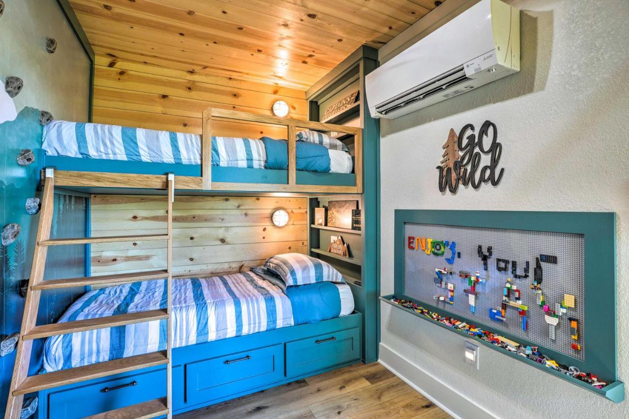 Colorful Golden Getaway With Panoramic Views! Villa Екстериор снимка